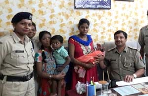 The train was unloaded from the delivery of GRP woman