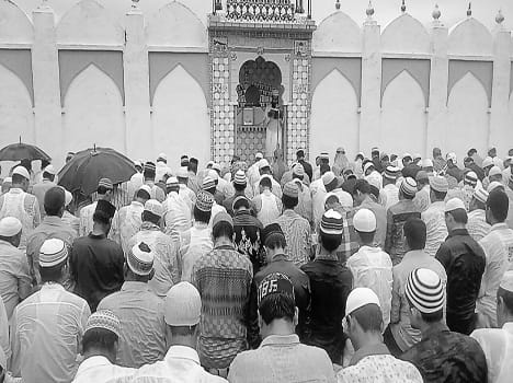 Glad eye, Allah-hu-Akbar on every Lfjh