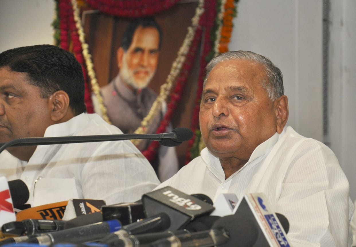 Mulayam exposes his party leaders and warned them.
