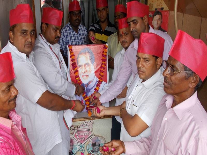 poorv pradhaanamantree ke siddhaanton par chalane ka liya sankalp