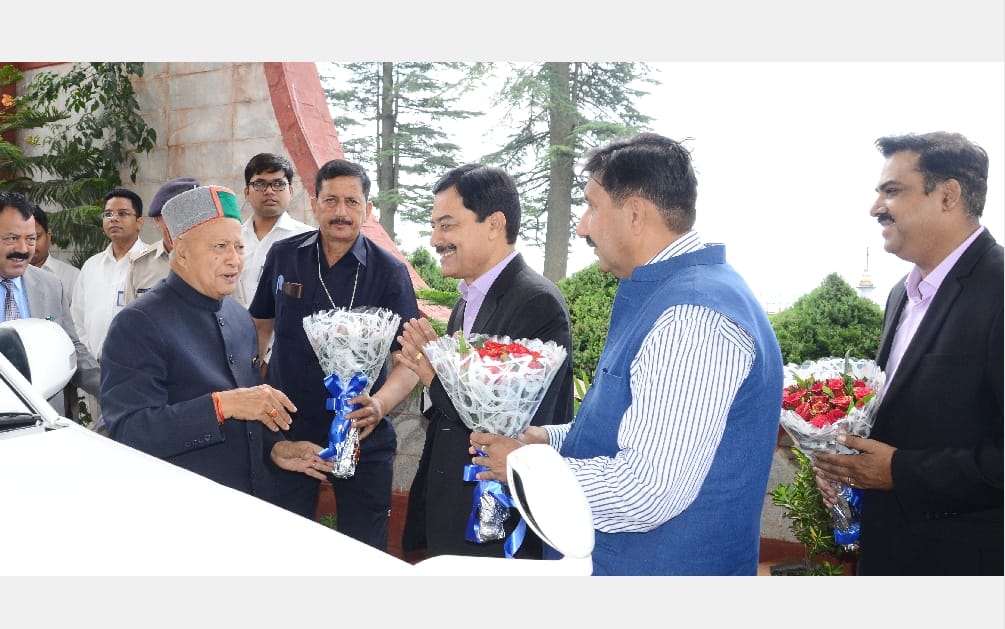 Amar Ujala Chatra Samman Samaroh at shimla, CM honoured Toppers with Gold Medal.