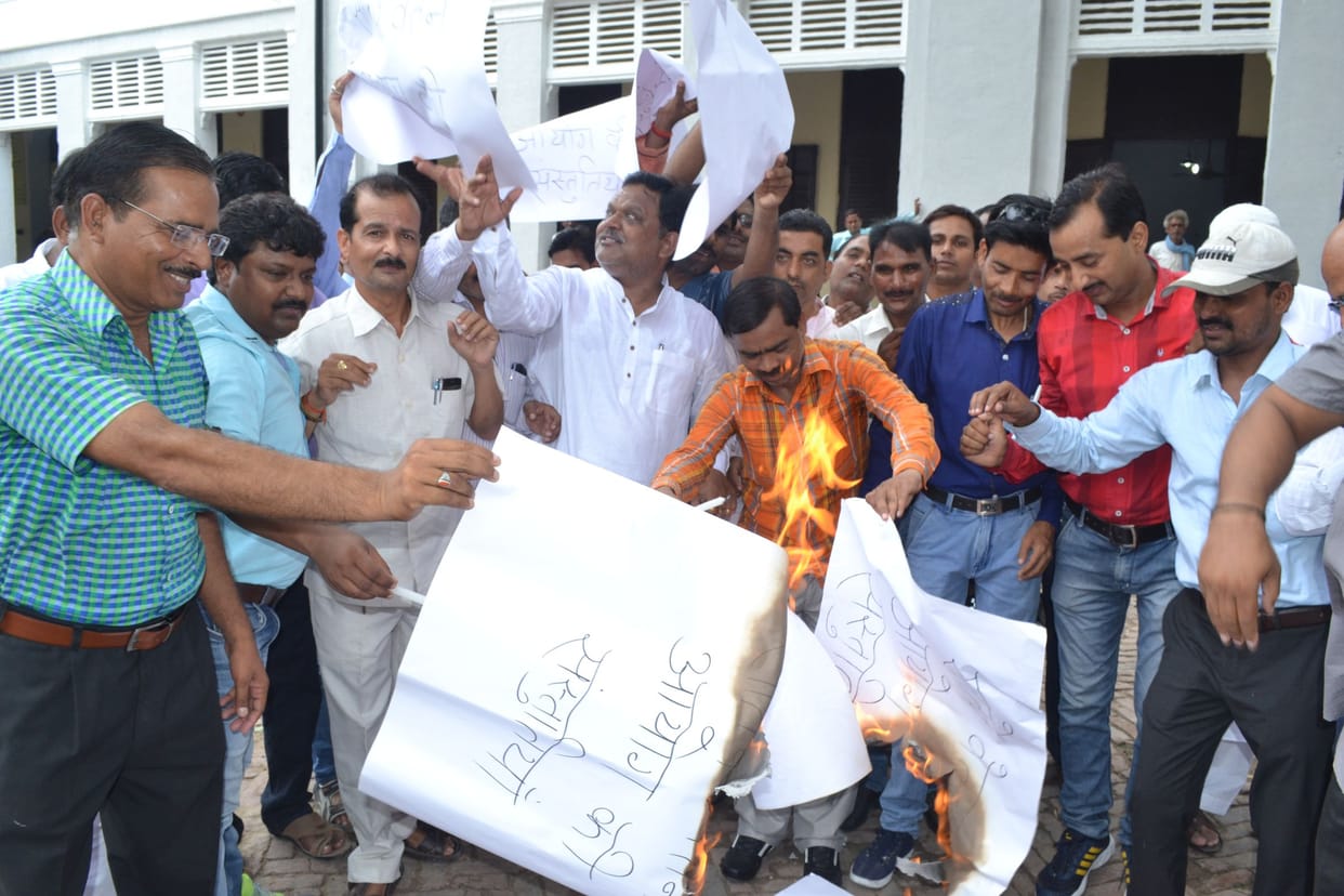 Teachers and employees burnt copies of the Pay