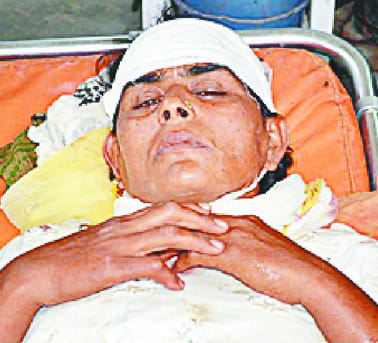 Nnhedha getaway in the village of stone , seven injured