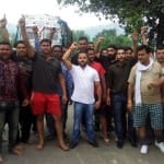 उधमपुर में प्रदर्शन करते अमरनाथ यात्री