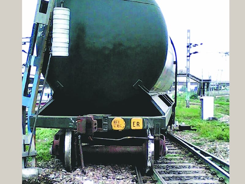 goods train derail, oil tank bogy, rail traffic affect, jalandhar