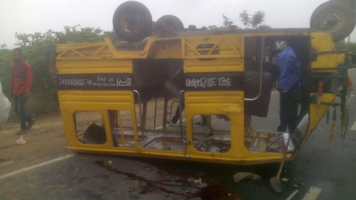 Two auto-inverted, 15 injured