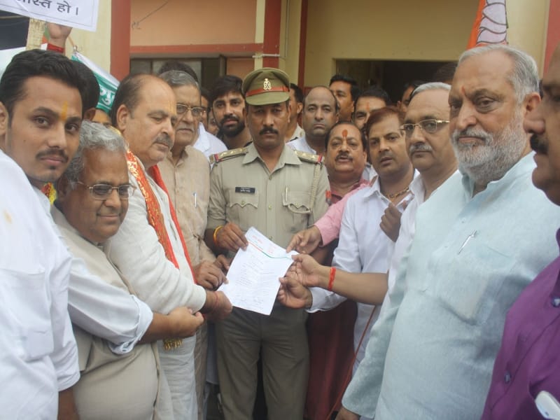protest at police station by bjp