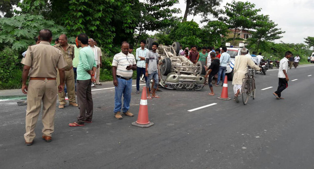 accident on highway, 10 injured