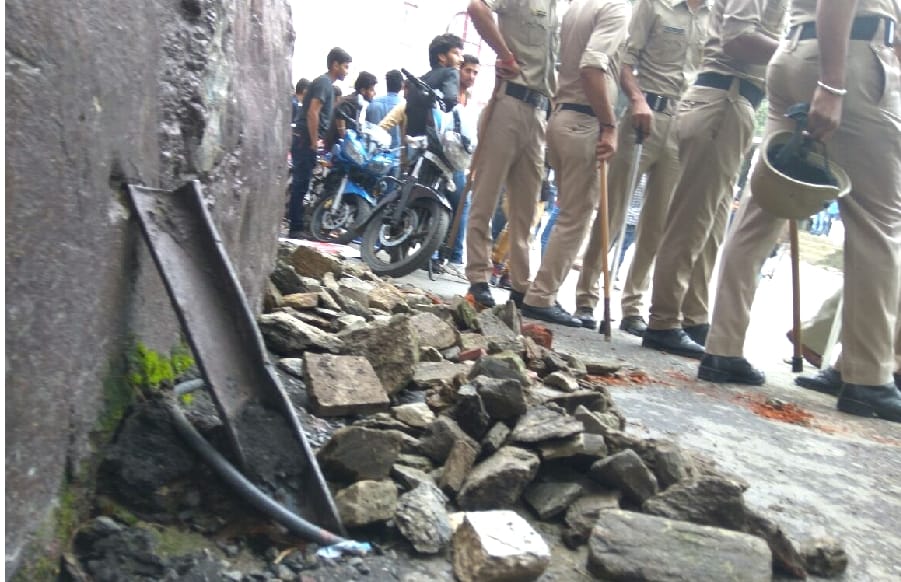 Roit in HP University, Clash between ABVP and SFI.