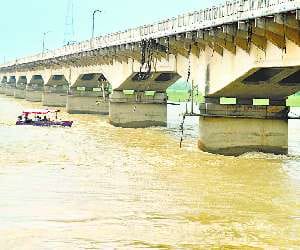Then came the boom in the Sarayu river, the water level began to grow
