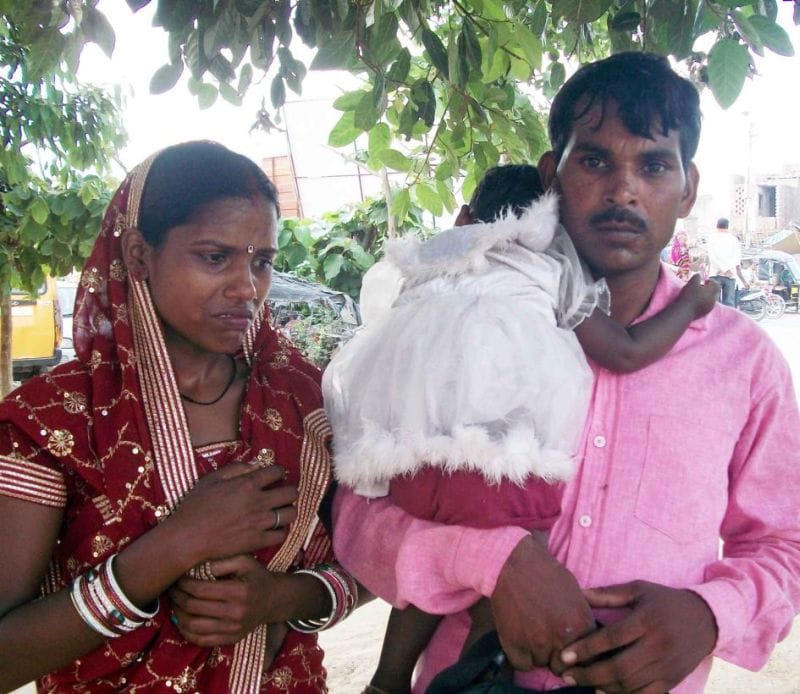 Jewelry, cash robbed the couple of bike riders