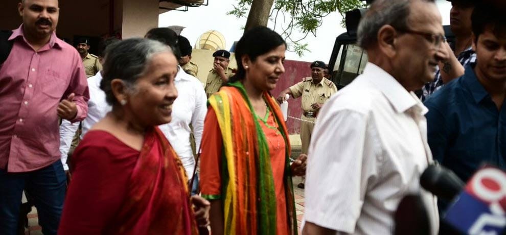 kejriwal in gujarat, twitter makes joke of him and also support him