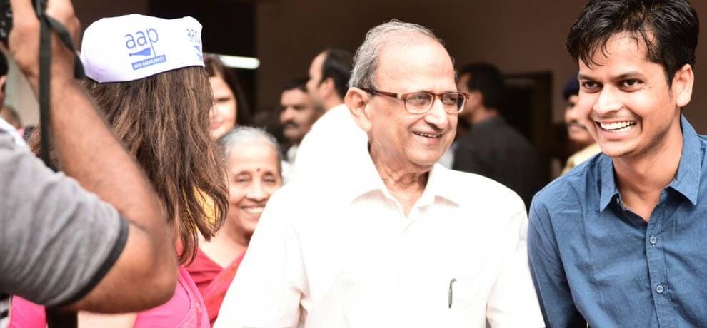 kejriwal in gujarat, twitter makes joke of him and also support him