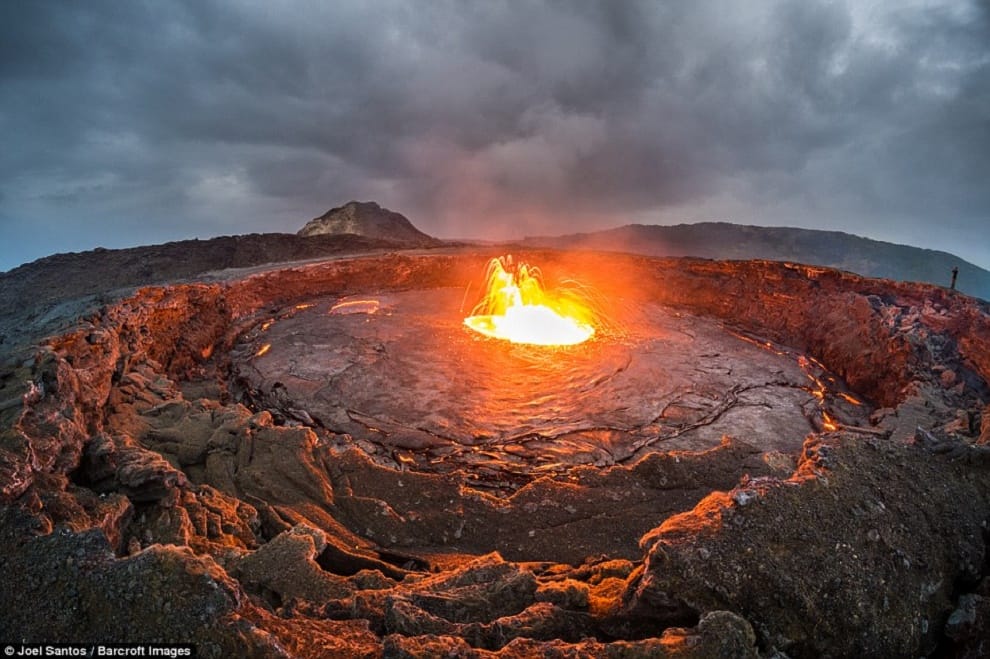 daring photographer captures rare images of lava lake  