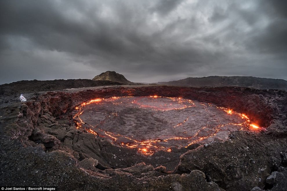 daring photographer captures rare images of lava lake  