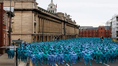 3,000 people posed nude for spencer tunick' photgraphy