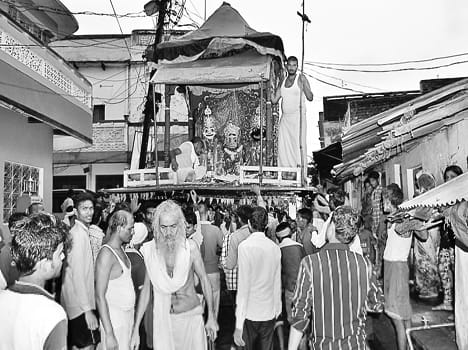 Rath Yatra thronging crowd to see