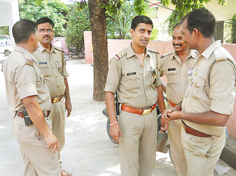 Open tin of security detainees