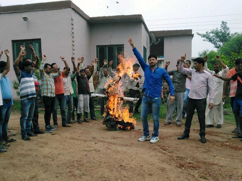protest, pathankot protest, protest in college, protest against government, pathankot