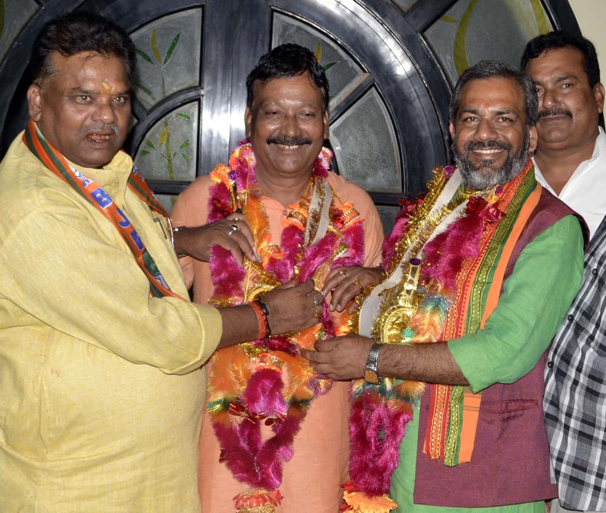 SP for the name of the government The dismissed ministers'