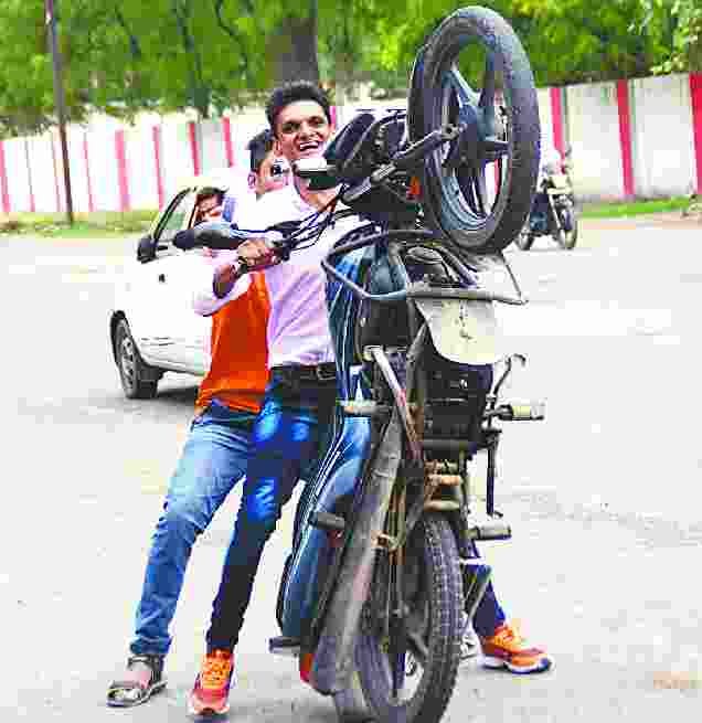 stunt baaz