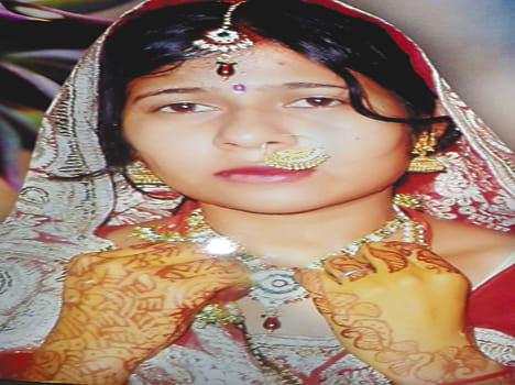 Baby feeding mother died poisoned