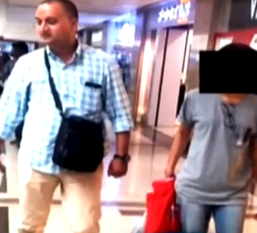 Holy Man Loses ‘Mahamandaleshwar’ Status For Wearing Shirt, Trousers.