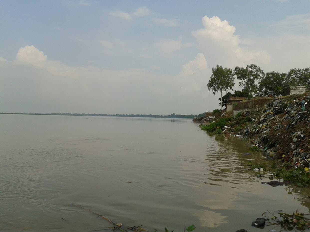 Fluctuations in the water level of Sarayu continues