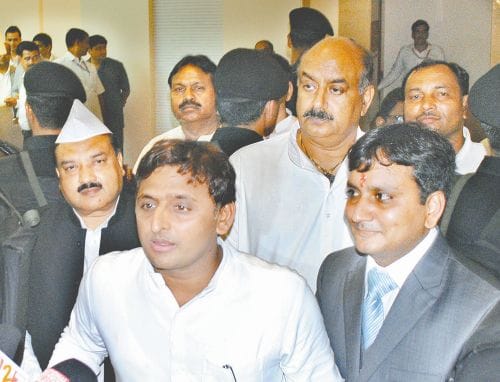 akhilesh boost up workers in short time