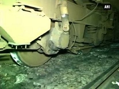 Engine of Bandra-Dehradun Express derails