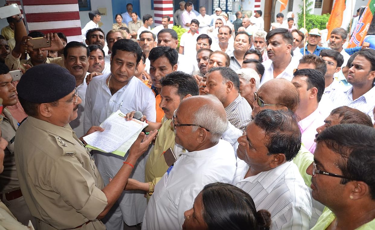 BJP babugarh police cordon.