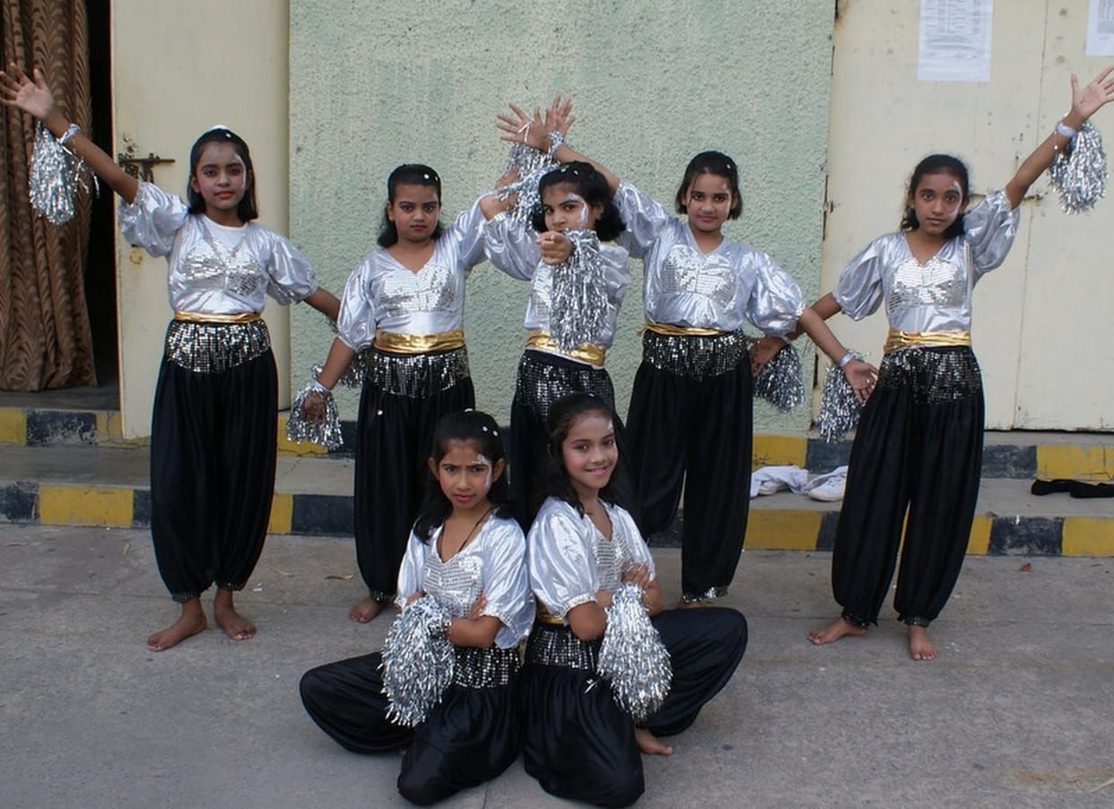 Great performance of children in dance competition