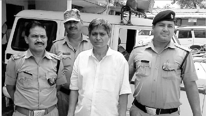 Police accused of cheating brought from Mumbai