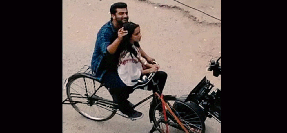 Arjun Kapoor and shradha kapoor on bicycle togeather 