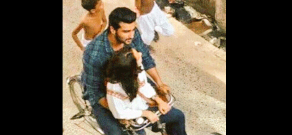 Arjun Kapoor and shradha kapoor on bicycle togeather 
