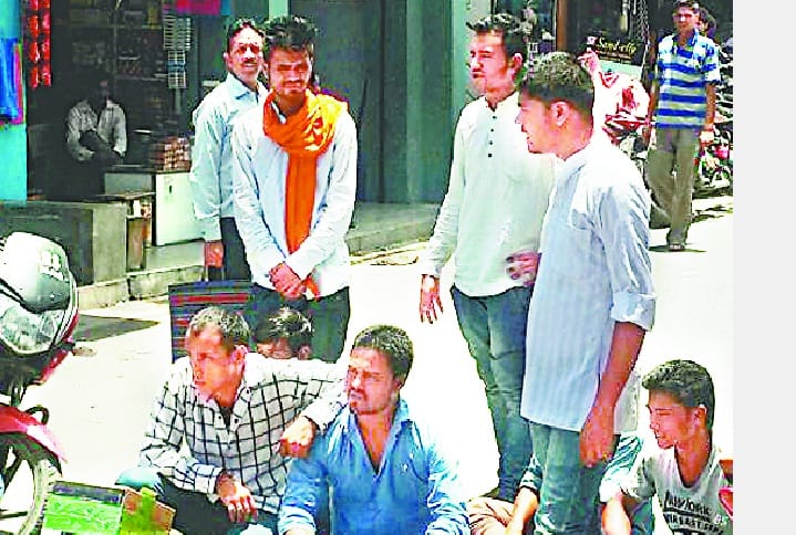 BJYM activists jammed the symbolic