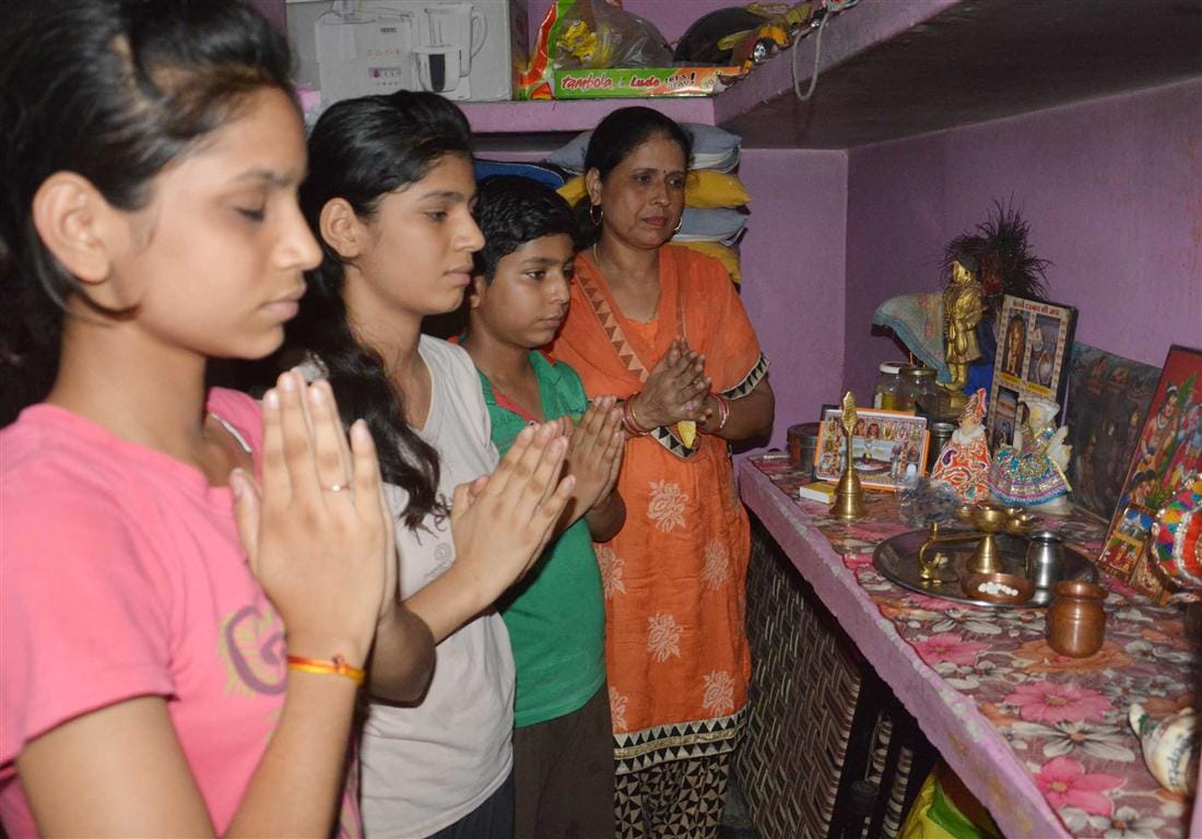 Aligarh Amarnath pilgrims stranded in Kashmir