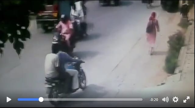 brave lady, salute to brave lady, brave lady teacher, lady teacher bravery against snatchers