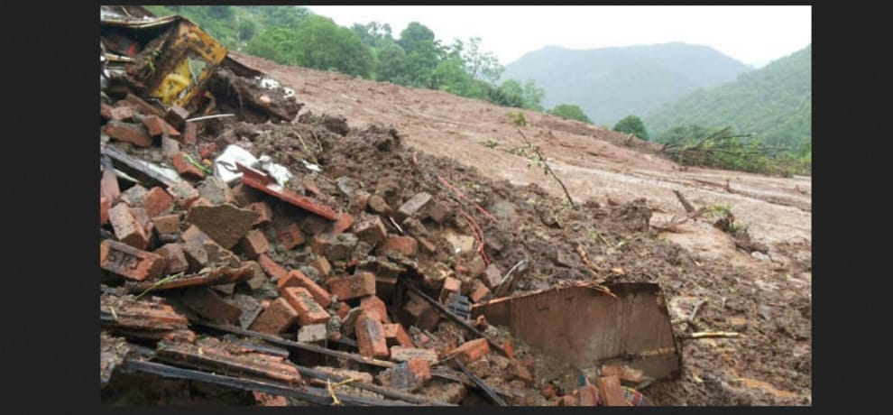 Retaining wall falls on labourers at rohru, shimla.