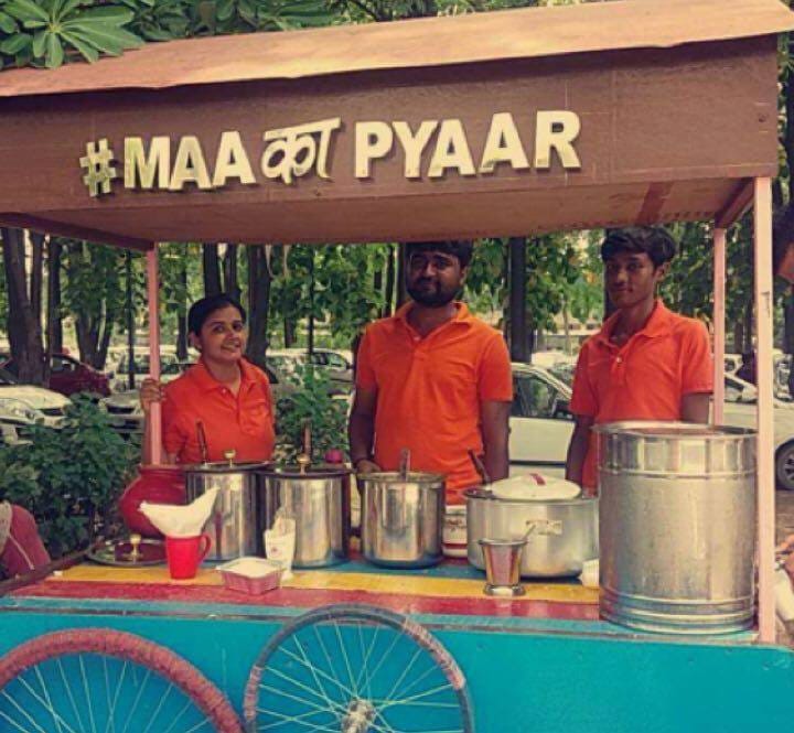 weird people, mba graduate radhika arora food cart