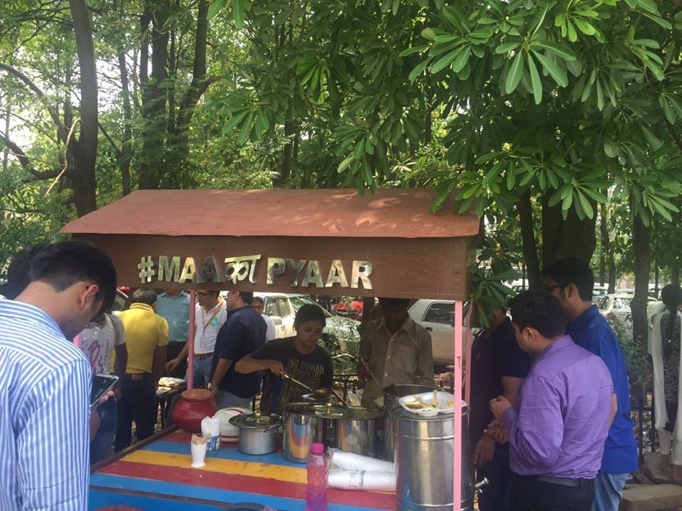 weird people, mba graduate radhika arora food cart