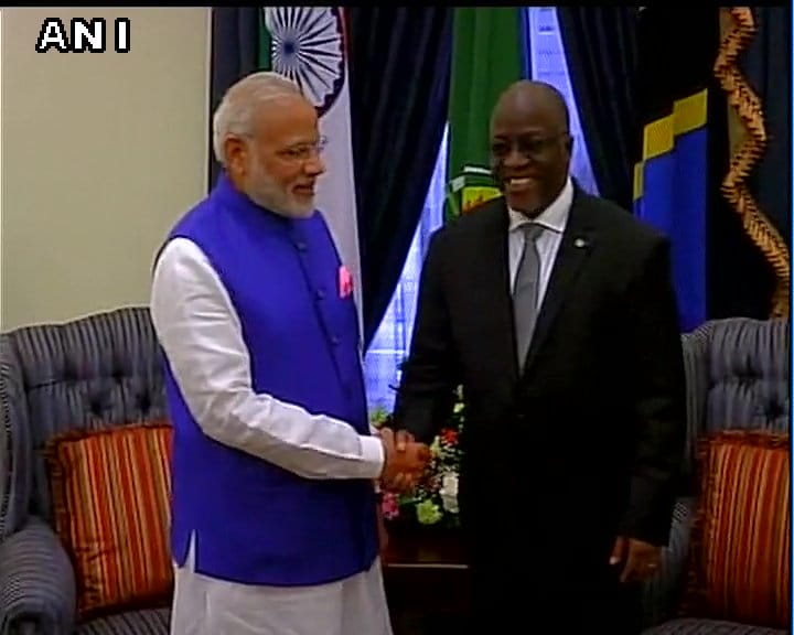 PM Narendra Modi being accorded ceremonial welcome in Dar es Salaam, Tanzania