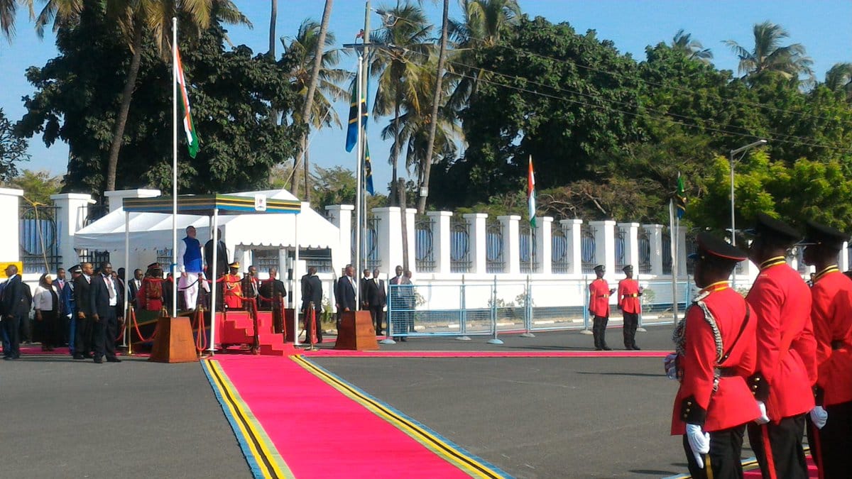 PM Narendra Modi being accorded ceremonial welcome in Dar es Salaam, Tanzania