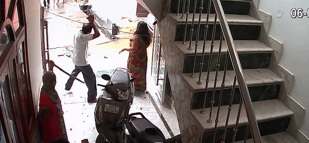 Video Viral: dog shit was so fiercely commotion