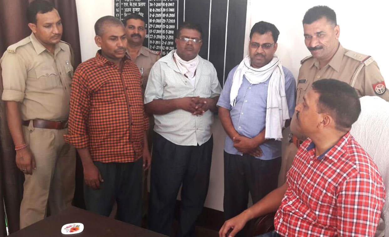 three arrested in selling fake parts of famous companies