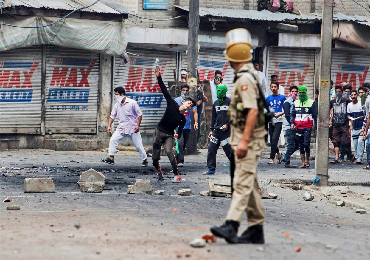 kashmir remains on edge, 6 more killed in violence