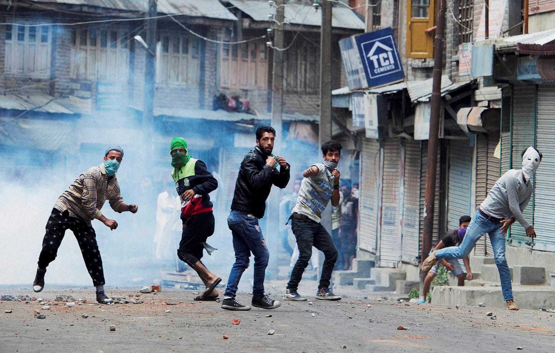 kashmir remains on edge, 6 more killed in violence