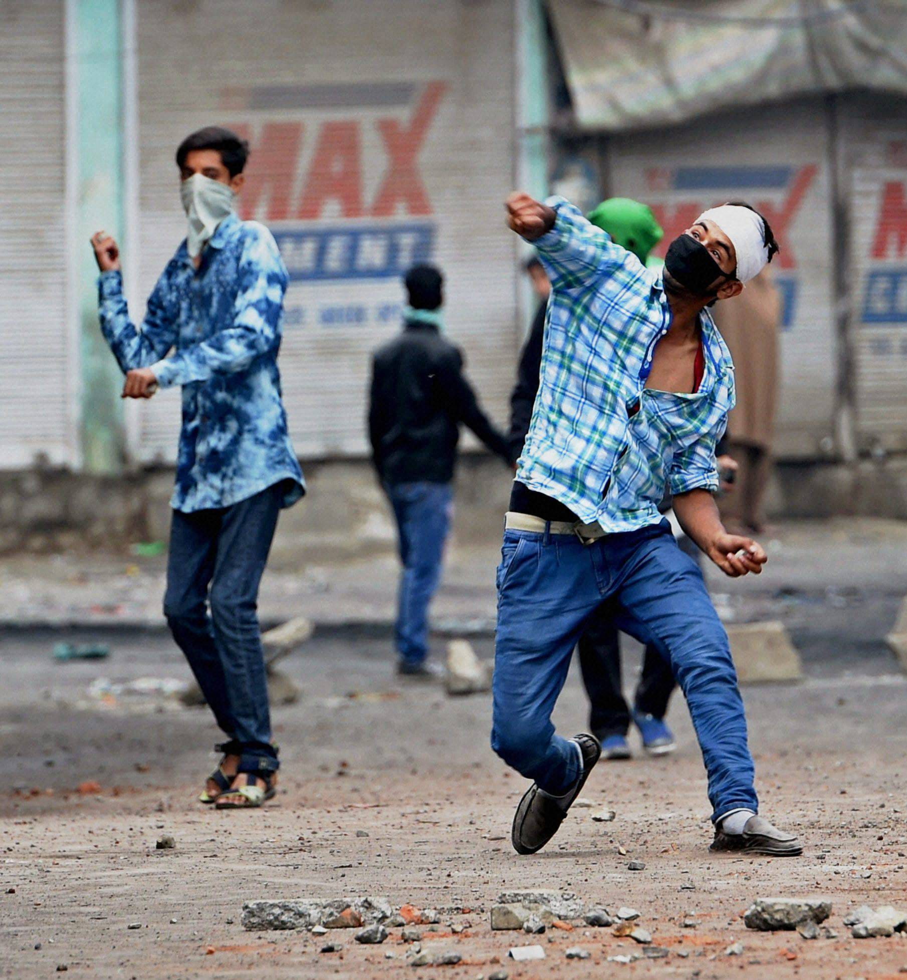kashmir remains on edge, 6 more killed in violence