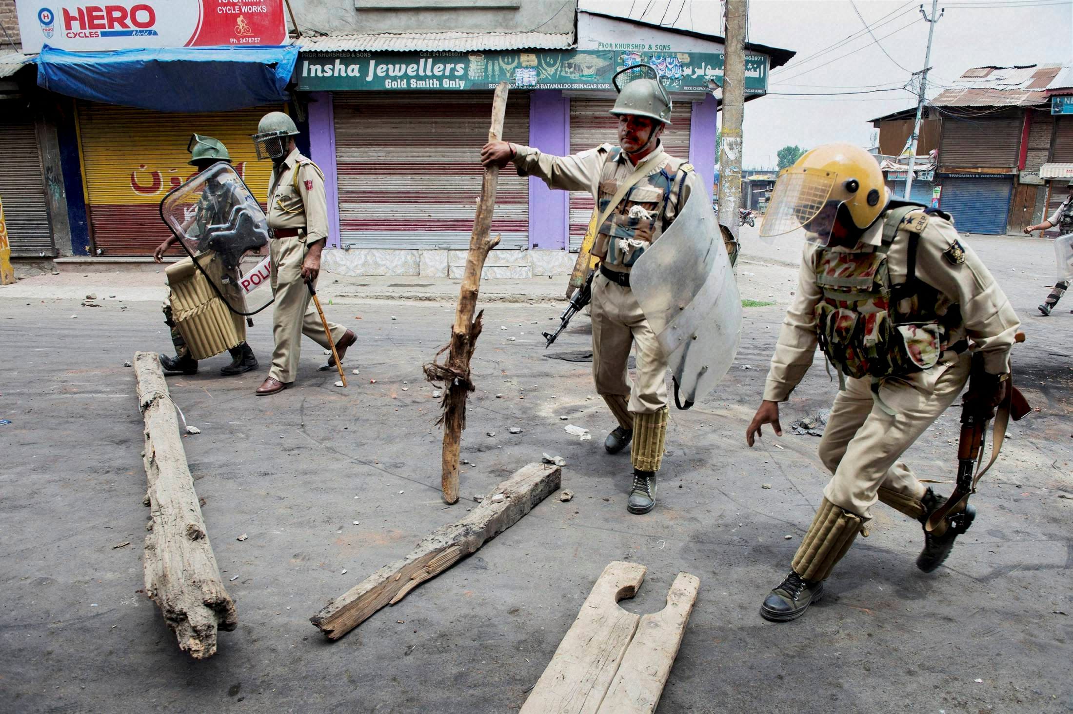 kashmir remains on edge, 6 more killed in violence