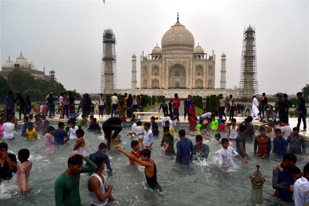 Kalindi Became a black stain on Taj Mahal